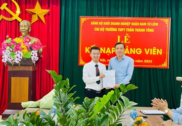 Trường THPT Trần Thánh Tông tổ chức lễ kết nạp đảng 2023